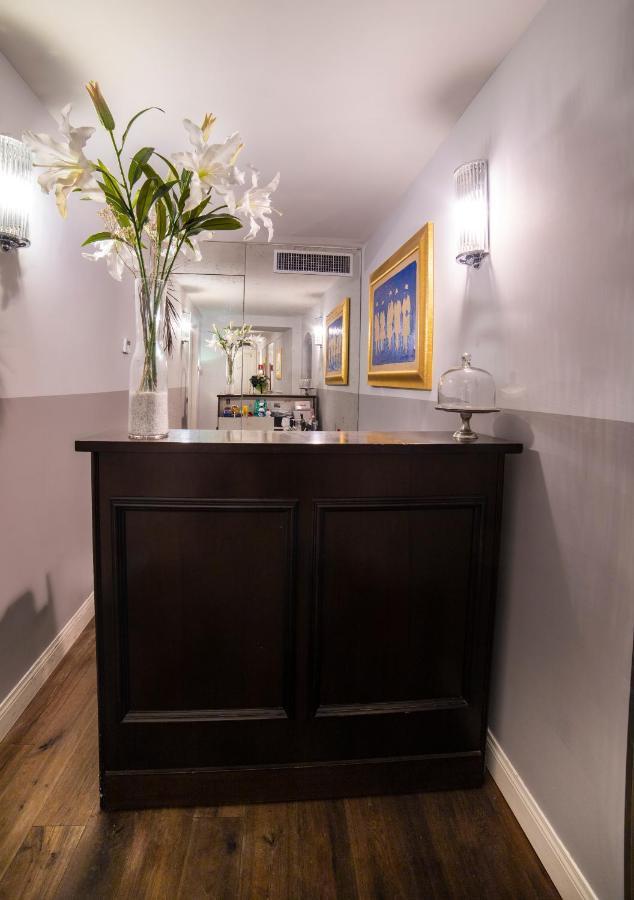 Relais San Lorenzo In Lucina Рим Екстер'єр фото